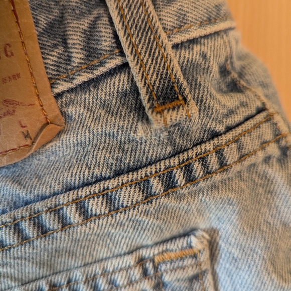 Levi's 550 Cut Off Shorts - Women's - Picture 4 of 7